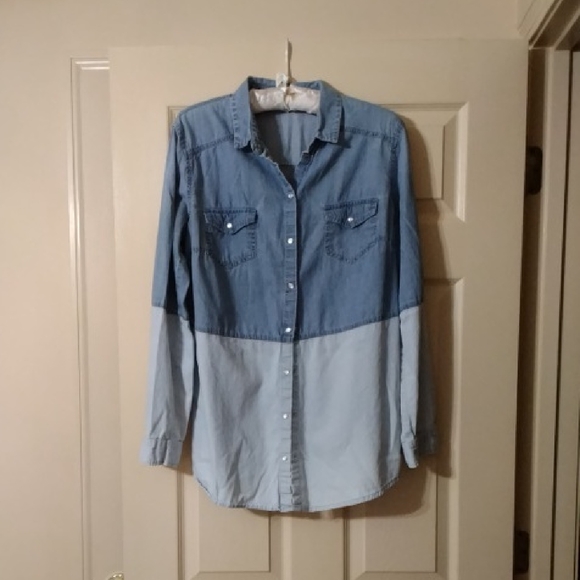 VENUS Tops - VENUS Two-Tone Denim Button-Up Shirt - Light and Medium Blue